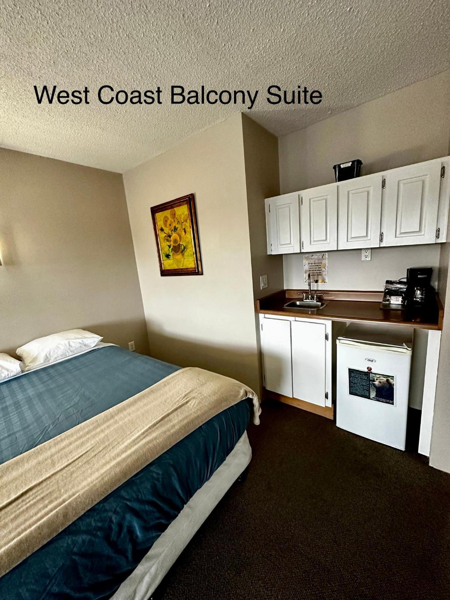 West Coast Motel On The Harbour Ucluelet Extérieur photo