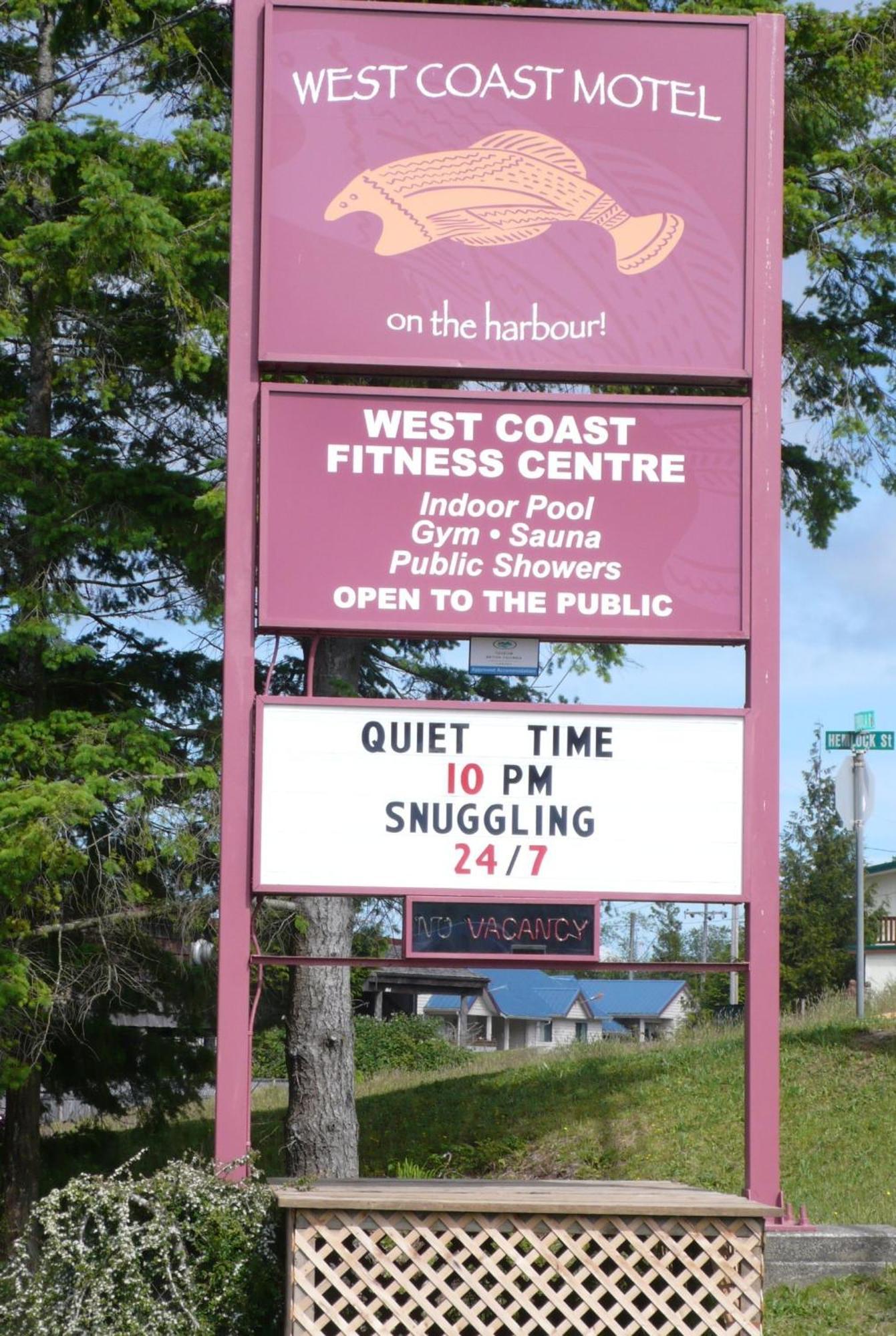 West Coast Motel On The Harbour Ucluelet Extérieur photo